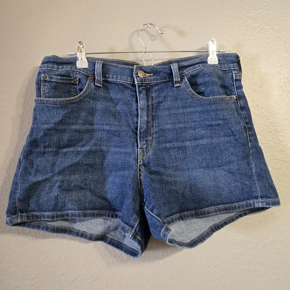 Levis Classic Jean Shorts Size 32 - Picture 1 of 16